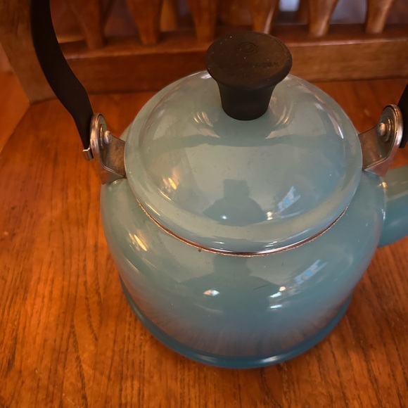 Le Creuset Teal Enamel Whistling Tea Kettle - Picture 3 of 16